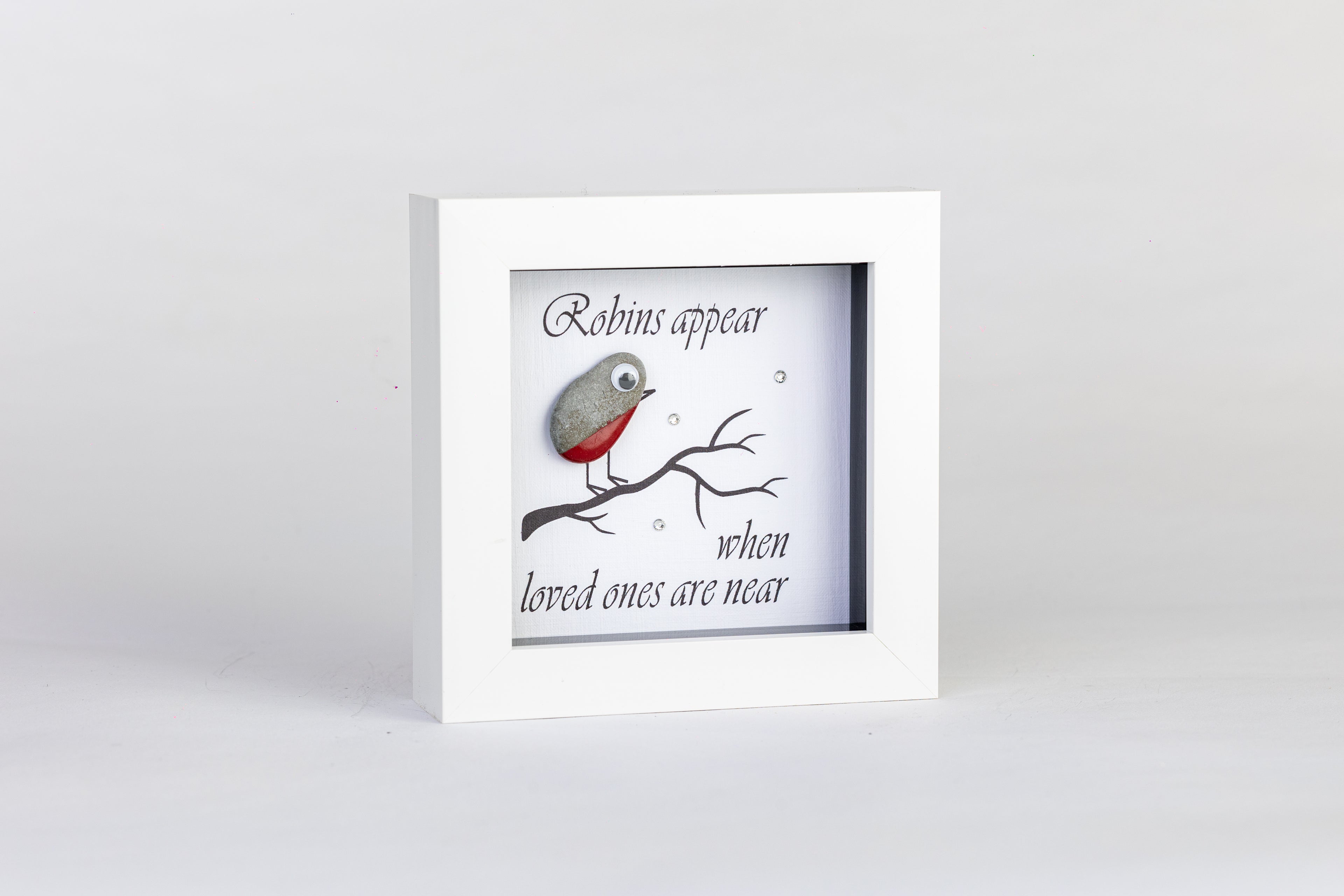 Robin – Pebble Art – 4×4 Box Frame