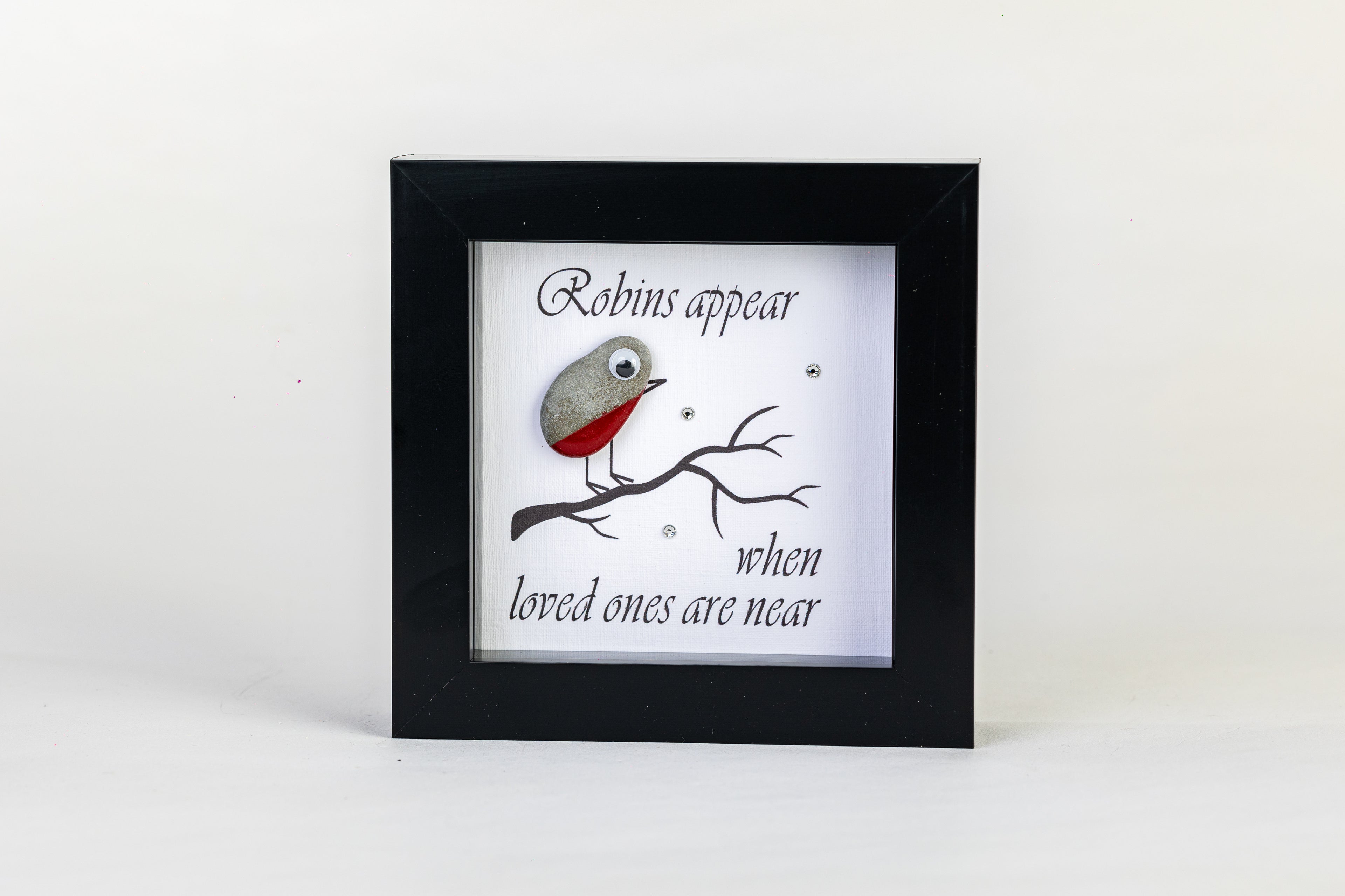 Robin – Pebble Art – 4×4 Box Frame