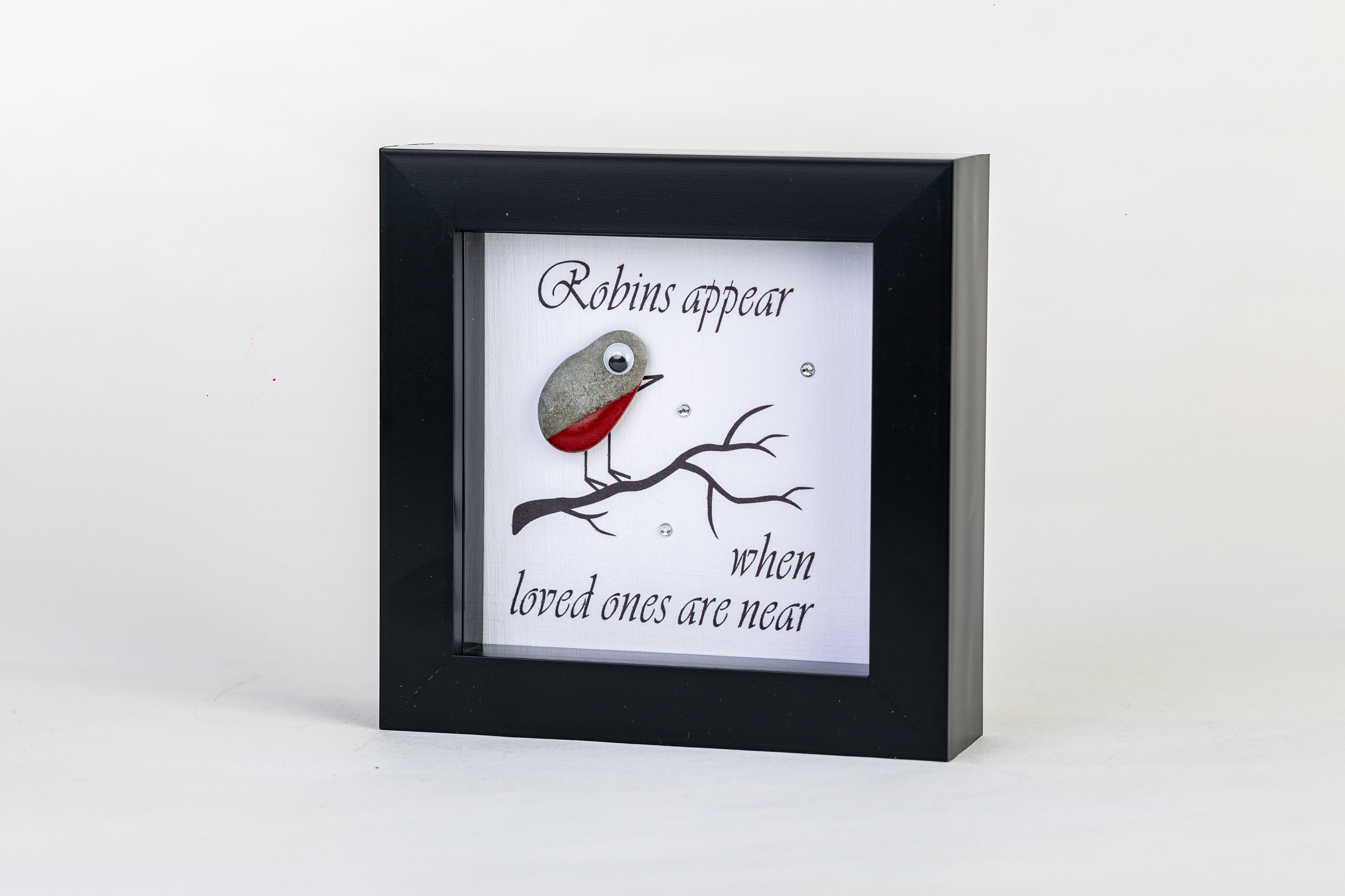 Robin – Pebble Art – 4×4 Box Frame