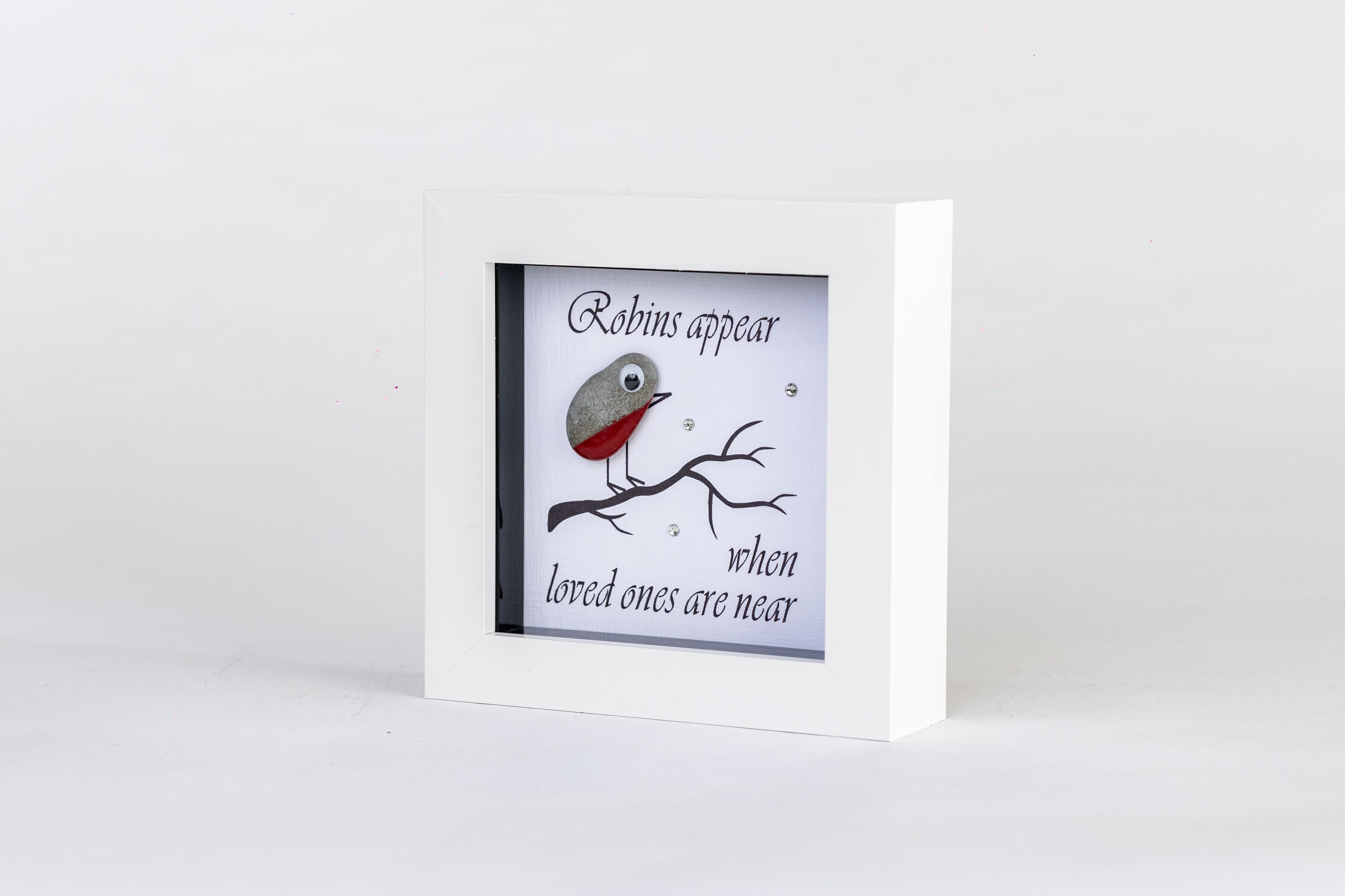 Robin – Pebble Art – 4×4 Box Frame