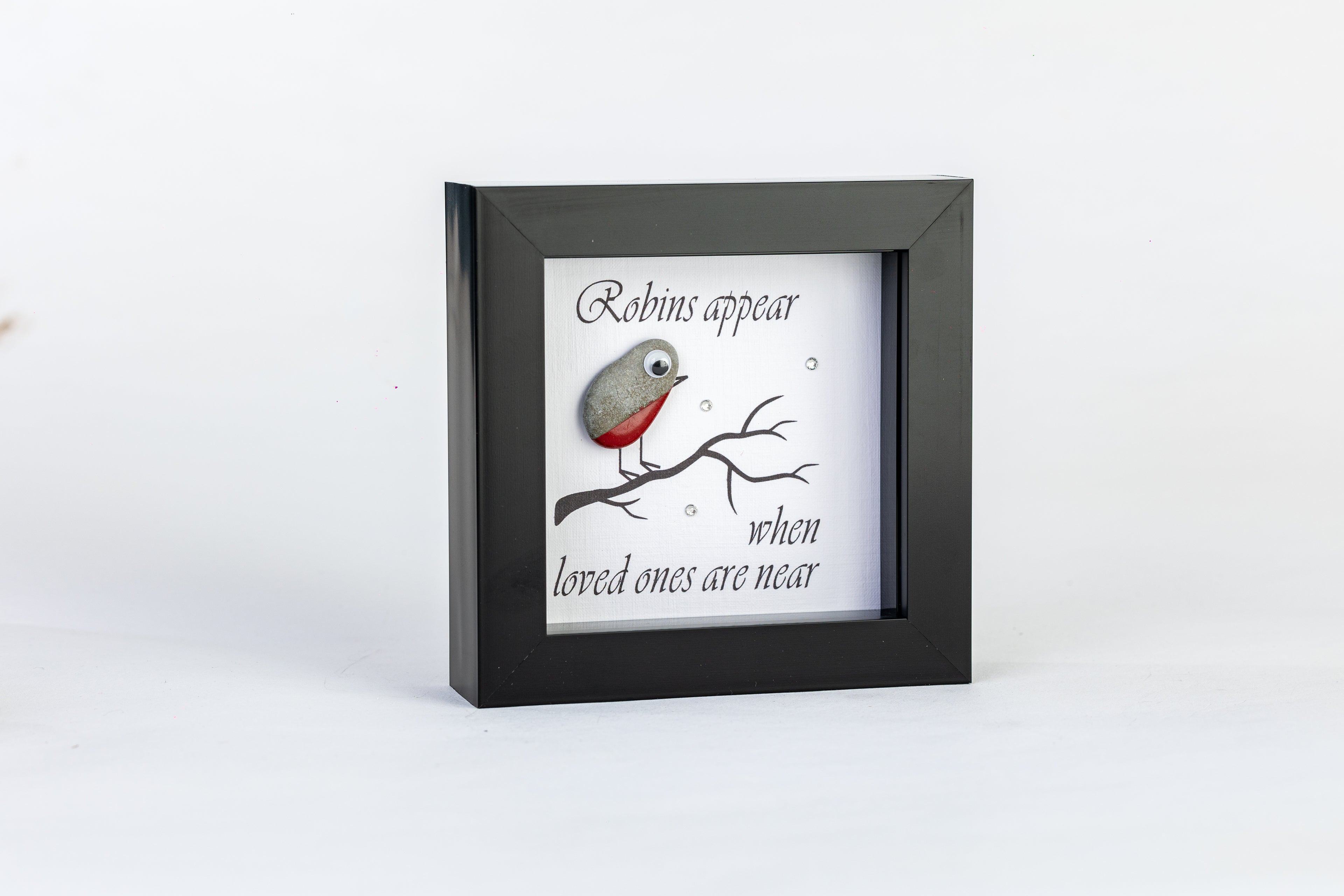 Robin – Pebble Art – 4×4 Box Frame